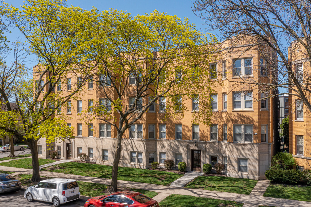 2240 West Morse Apartments in Chicago, IL - Building Photo