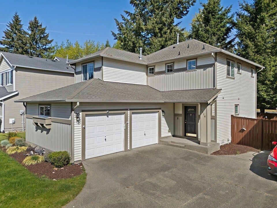 1316 Hudson St in Dupont, WA - Building Photo