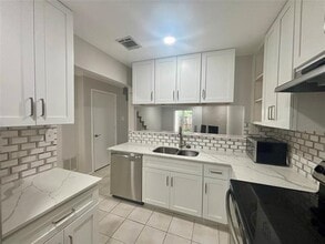 45 Abbey Rd in Euless, TX - Building Photo - Building Photo