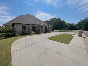 424 Seville Dr in Edmond, OK - Building Photo - Building Photo
