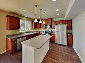 865 Southhampton Dr in North Salt Lake, UT - Foto de edificio - Building Photo