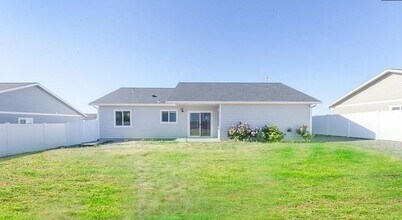 1556 Frontier Dr in Lewiston, ID - Building Photo - Building Photo