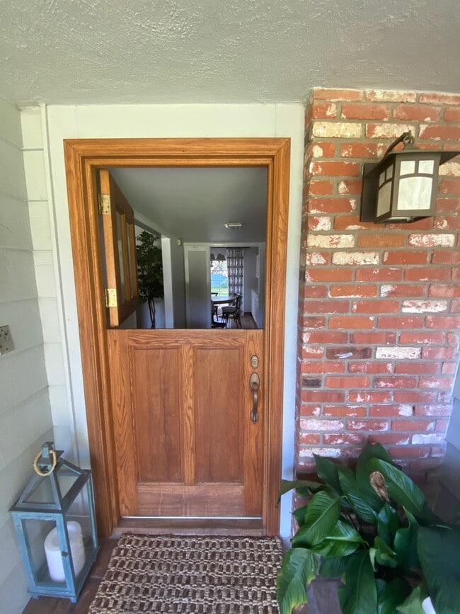 138 Serafin St in Carpinteria, CA - Building Photo - Building Photo