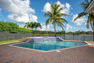 1737 Harbor View Cir in Weston, FL - Building Photo - Building Photo