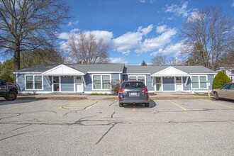 Golden Village in Saco, ME - Foto de edificio - Building Photo