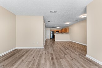 935 Hickory Bend Rd in Atlanta, GA - Foto de edificio - Building Photo