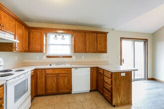 328 Shenandoah Dr in Raymore, MO - Building Photo - Building Photo
