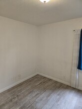18 E 56th St in Long Beach, CA - Foto de edificio - Building Photo