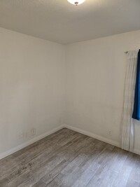 18 E 56th St, Unit A in Long Beach, CA - Building Photo - Building Photo