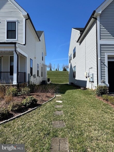 25549 Byrnes Crossing Dr in South Riding, VA - Building Photo - Building Photo