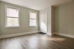 1616 Isherwood St NE