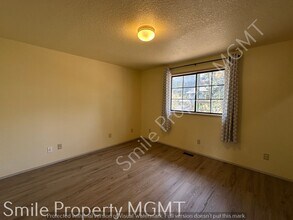 6407 SE 131st Ave in Portland, OR - Building Photo - Building Photo