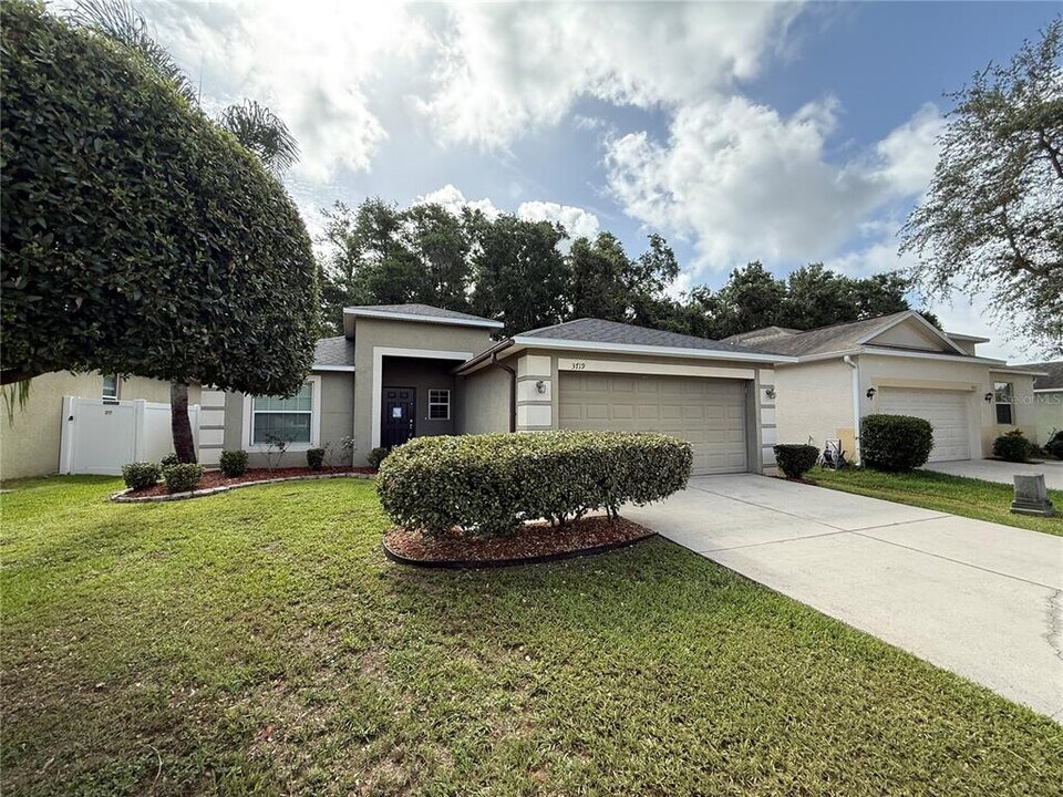 3719 Madbury Cir in Lakeland, FL - Building Photo