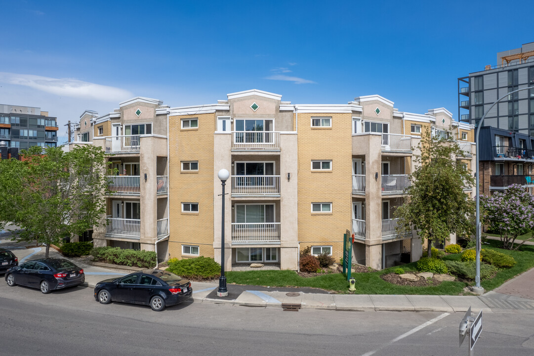 Kensington Landing in Calgary, AB - Building Photo