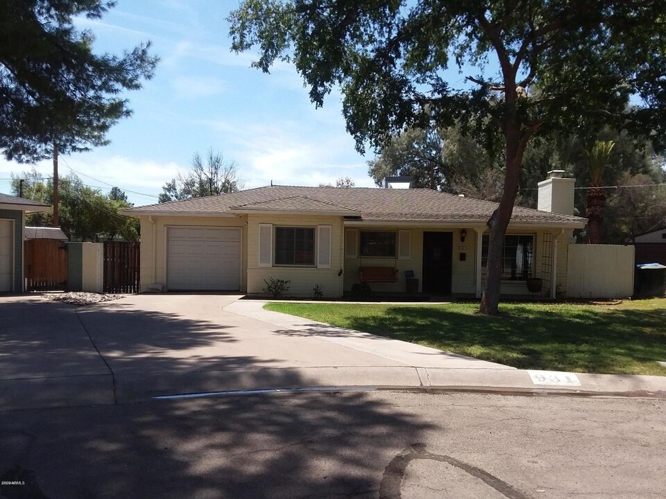 931 E Denton Ln in Phoenix, AZ - Building Photo