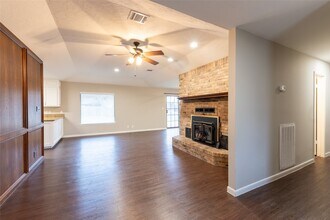 328 Lake View Dr in Montgomery, TX - Building Photo - Building Photo