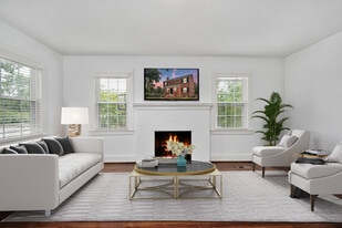 819 Weedon St, Unit 2 in Fredericksburg, VA - Building Photo