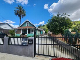 2910 Lincoln Park Ave in Los Angeles, CA - Building Photo