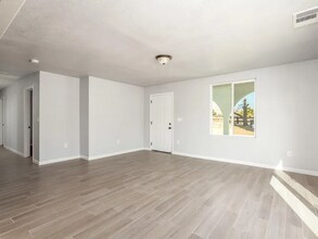 30685-30682 Mehrten Dr in Exeter, CA - Building Photo - Building Photo