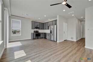 104 Creekside Trail in Kyle, TX - Building Photo