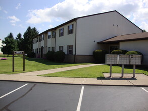 Pine Tree Village Apartments in Painted Post, NY - Foto de edificio - Building Photo