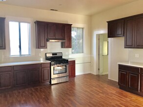 1707 Lincoln Ave in Alameda, CA - Building Photo - Building Photo