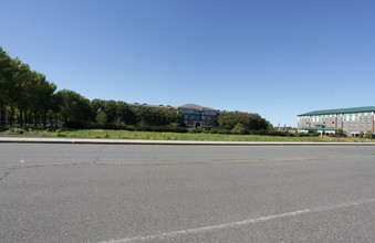 Somerset Square Apartments in Glastonbury, CT - Building Photo - Building Photo