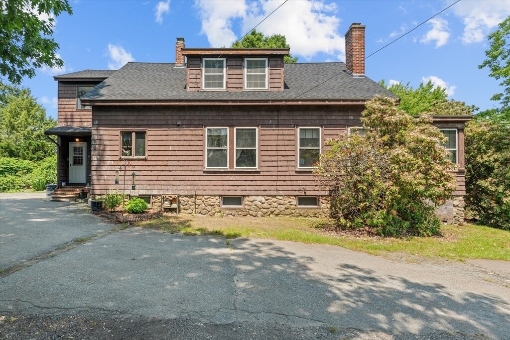 19 Lake St, Unit 2 in Peabody, MA - Building Photo