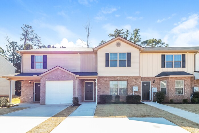 2215 Marlin Dr in Mcdonough, GA - Building Photo