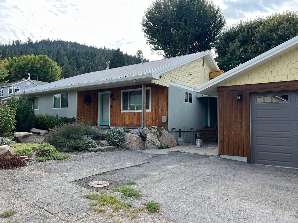 189 Coburn St in Quincy, CA - Building Photo