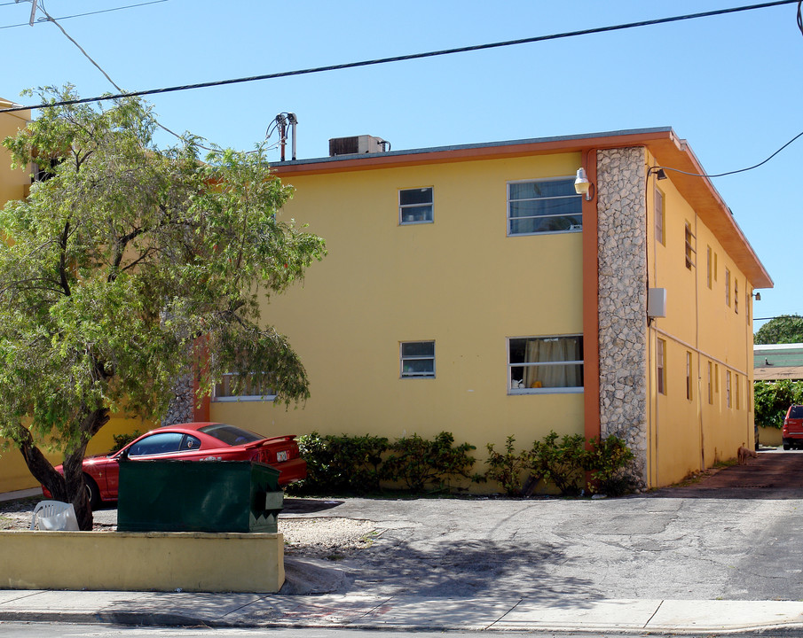 1542 NW 3rd St in Miami, FL - Foto de edificio