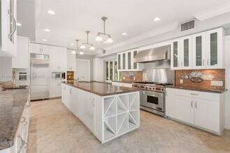 11 E Rivo Alto Dr in Miami Beach, FL - Building Photo - Building Photo