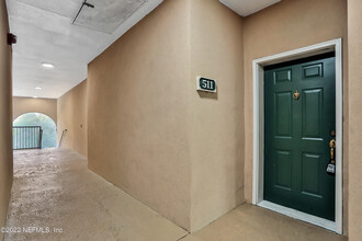 8601 Beach Blvd in Jacksonville, FL - Building Photo - Building Photo