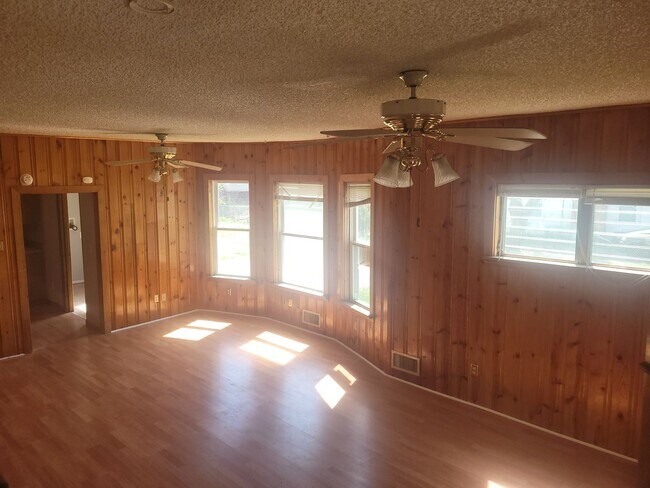 905 S 2nd St in Millville, NJ - Building Photo - Building Photo