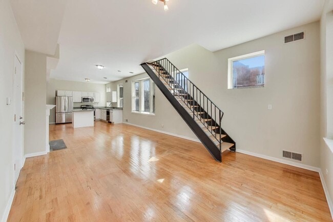 1481 W Irving Park Rd in Chicago, IL - Building Photo - Building Photo