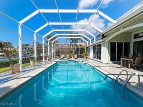 4459 Crayton Rd in Naples, FL - Building Photo - Building Photo