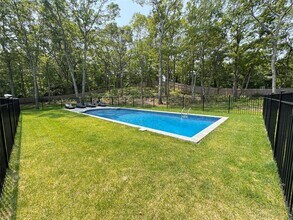 3 Debbie Trail in Hampton Bays, NY - Building Photo - Building Photo