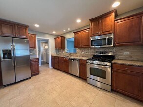 1536 Young Cir in Elk Grove Village, IL - Building Photo - Building Photo