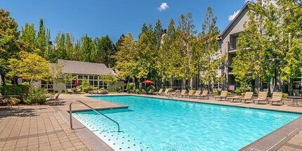 15021 SW Millikan Way in Beaverton, OR - Building Photo - Building Photo