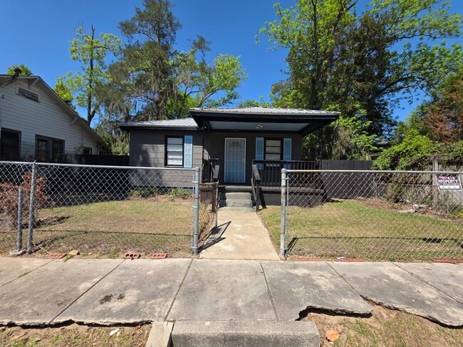 property at 206 W 60th St