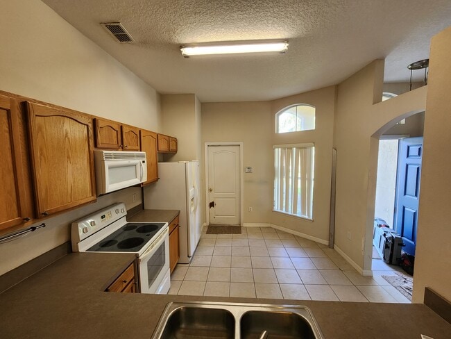 2792 Boardwalk Way in Tavares, FL - Building Photo - Building Photo