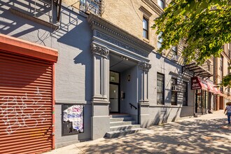 150 Manhattan Ave in New York, NY - Foto de edificio - Building Photo