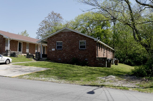 822 19th Ave N in Nashville, TN - Foto de edificio - Building Photo