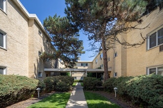 Wilmette Apartments in Wilmette, IL - Foto de edificio - Building Photo