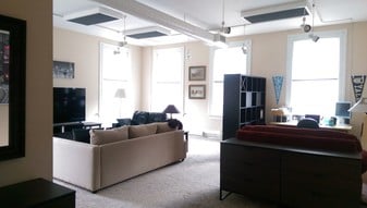 938 Hatch St, Unit 1