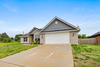 112 White Oak St in Gentry, AR - Building Photo - Building Photo