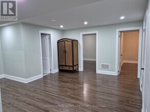 12 Junetown Cir in Brampton, ON - Building Photo - Building Photo