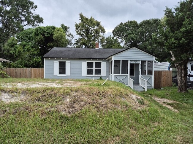 property at 6109 Lynnwood Ave