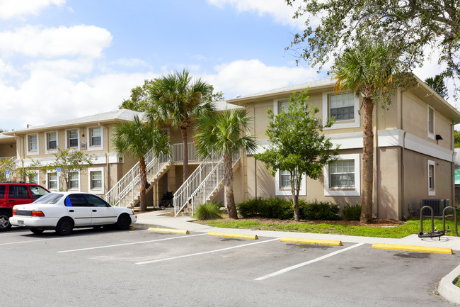 Landings at Cross Bayou in St. Petersburg, FL - Building Photo - Building Photo