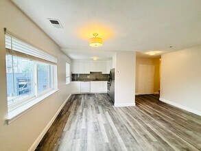 11 Langdon St, Unit 201 in Everett, MA - Building Photo - Building Photo